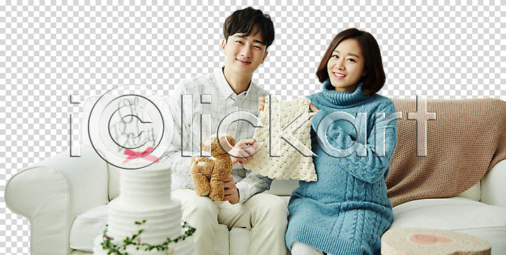 행복 20대 남자 두명 사람 성인 성인만 여자 한국인 PNG 앞모습 편집이미지 가족 기다림 미소(표정) 부부 상반신 소파 아기용품 앉기 유아복 육아 인형 임산부 임신 출산 케이크 편집소스