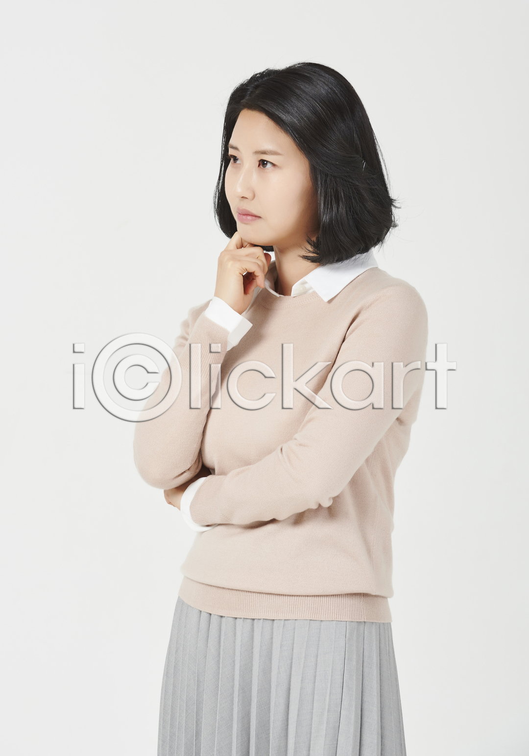 고민 슬픔 30대 성인 성인여자한명만 여자 한국인 한명 JPG 옆모습 포토 국내포토 누끼 상반신 서기 스튜디오촬영 실내 엄마 주부 흰배경