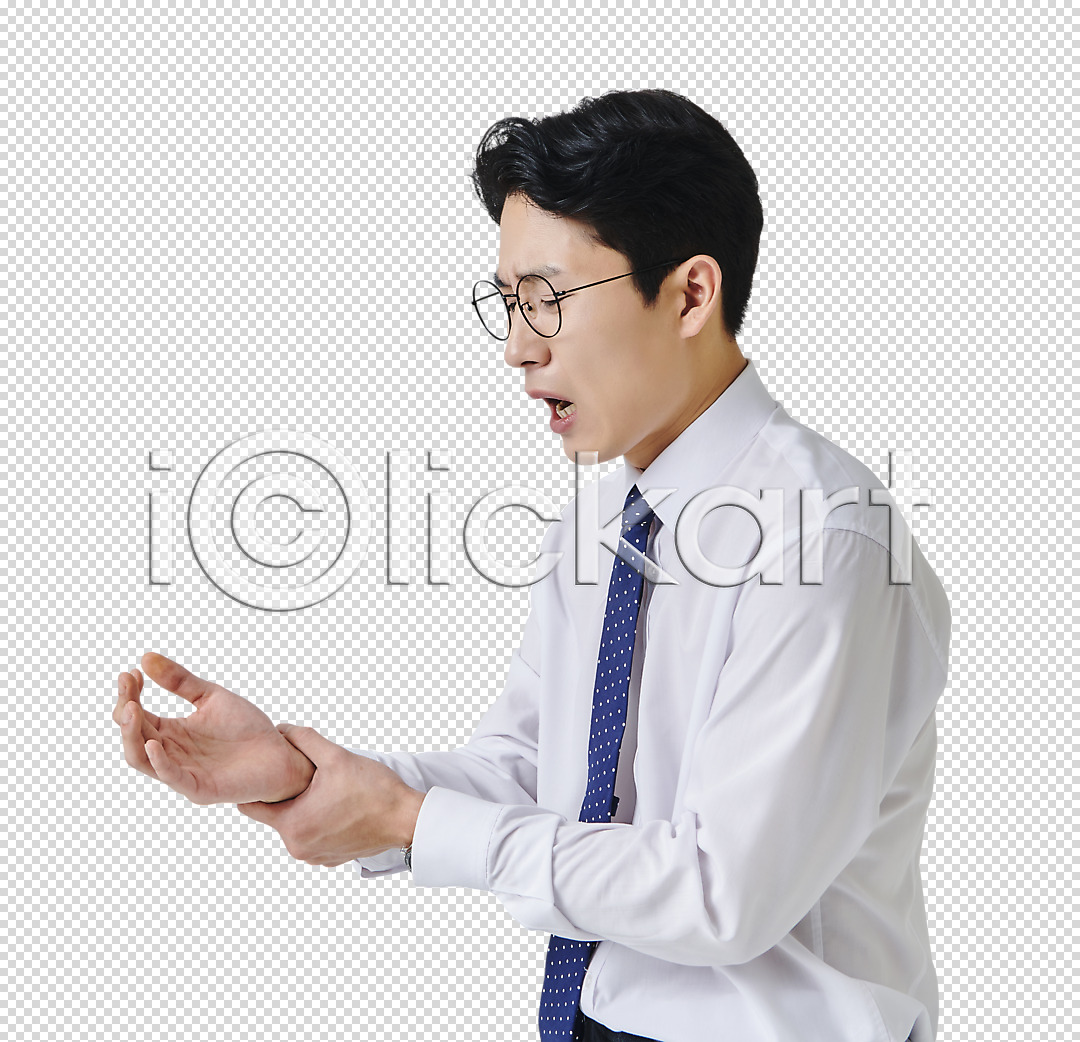 고통 30대 남자 성인 성인남자한명만 한국인 한명 PNG 편집이미지 건강관리 넥타이 누끼 비즈니스맨 상반신 손목통증 안경낌 와이셔츠 응시 잡기 찡그림 터널증후군 편집 편집소스