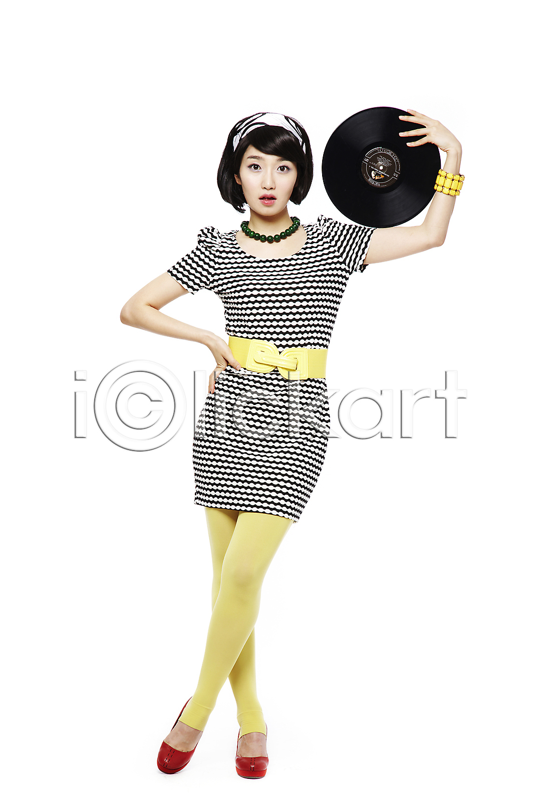 청춘(젊음) 추억(회상) 20대 동양인 사람 성인 성인만 성인여자만 성인여자한명만 성인한명만 여자 여자만 여자한명만 청년만 청년여자만 청년여자한명만 한국인 한명 JPG 앞모습 포토 국내포토 누끼 단발머리(미용) 들기 디스코 라이프스타일 레깅스 레코드 머리띠 목걸이 벨트 복고 복고댄스 서기 스튜디오촬영 실내 옷 원피스 유행 음악 전신 춤 치마 팔찌 패션 포즈 하이힐 허리손
