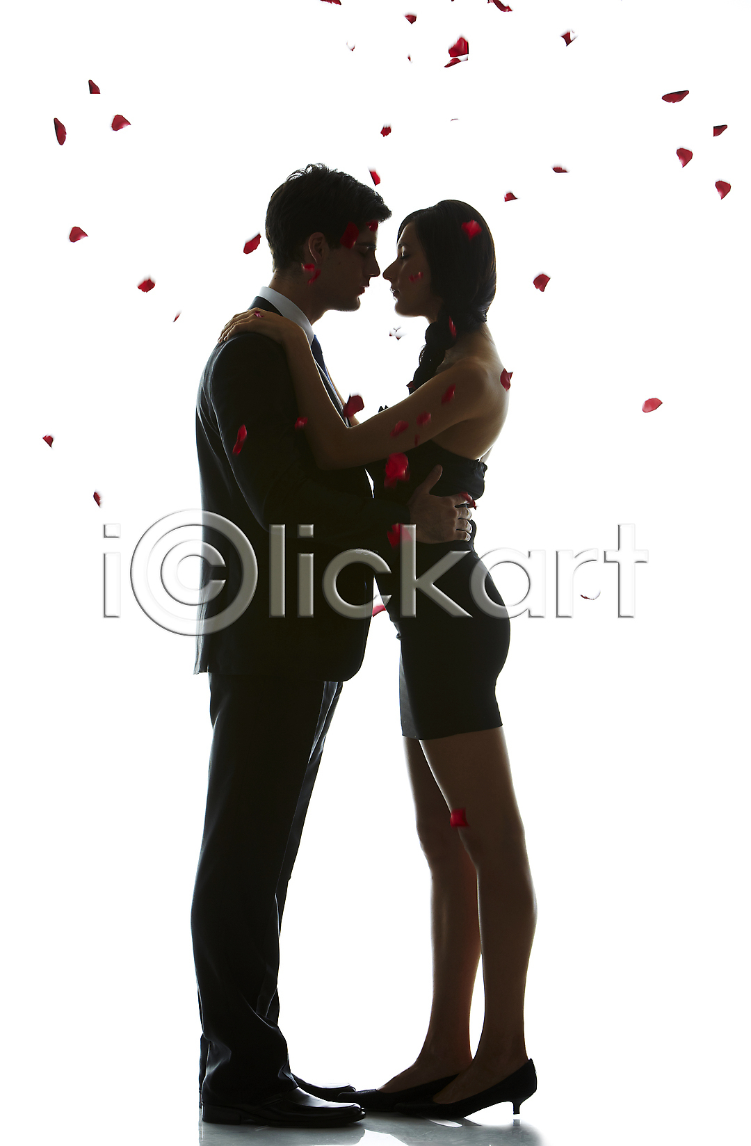 20대 남자 두명 백인 사람 서양인 성인 성인만 여자 외국인 청년 청년만 2013년태국 JPG 실루엣 옆모습 포토 해외기획촬영 국내포토 꽃가루 모션 서기 스튜디오촬영 실내 역광 전신 정장 직장인 커플 키스 허리손